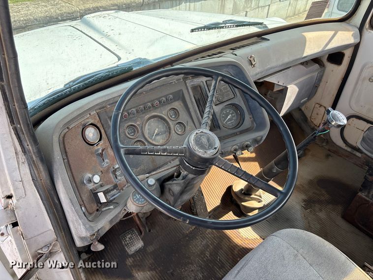 image for item EA4766 1985 Ford LT8000 ready mix truck