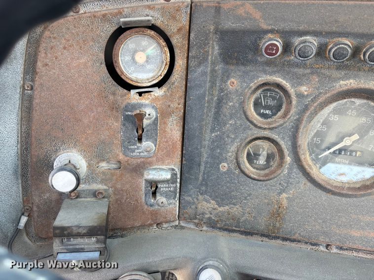 image for item EA4766 1985 Ford LT8000 ready mix truck