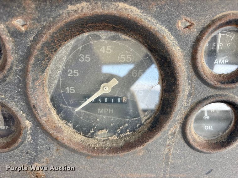 image for item EA4766 1985 Ford LT8000 ready mix truck