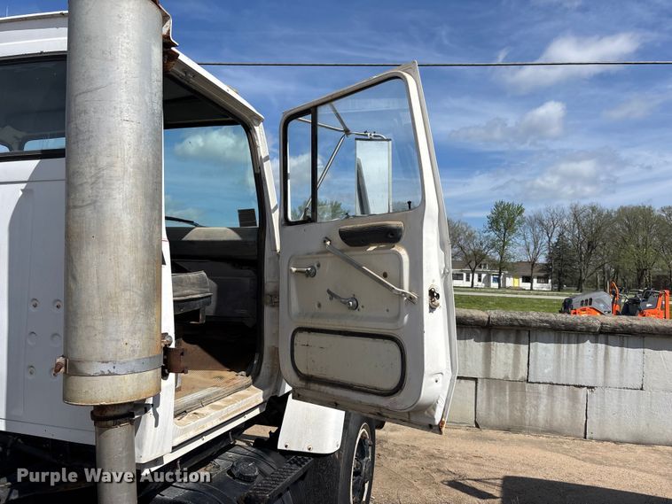 image for item EA4766 1985 Ford LT8000 ready mix truck