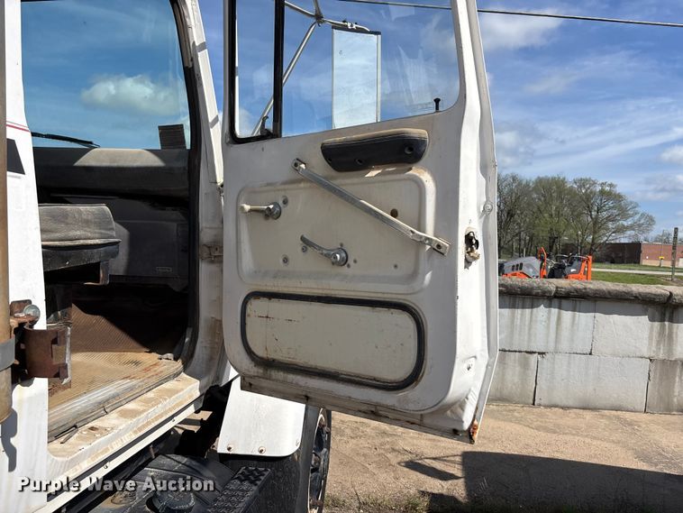 image for item EA4766 1985 Ford LT8000 ready mix truck