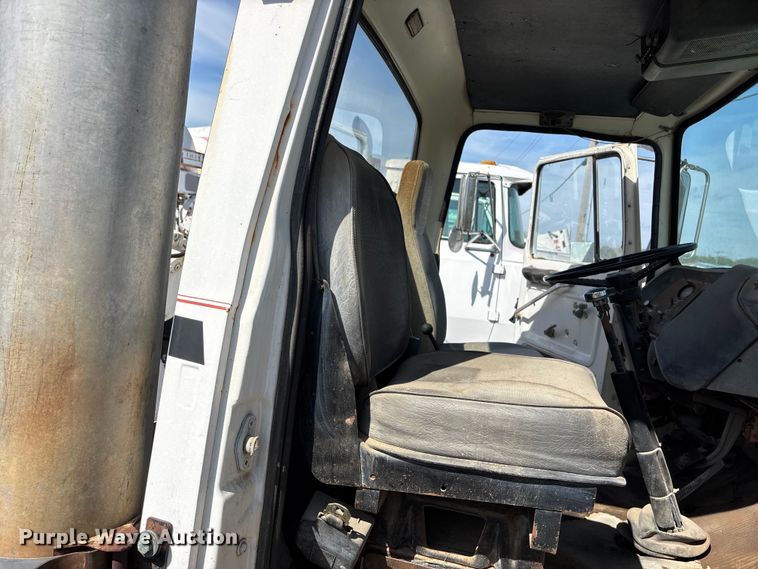 image for item EA4766 1985 Ford LT8000 ready mix truck