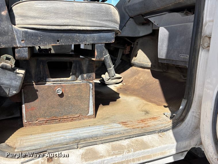 image for item EA4766 1985 Ford LT8000 ready mix truck