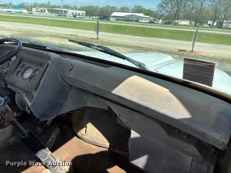 image for item EA4766 1985 Ford LT8000 ready mix truck