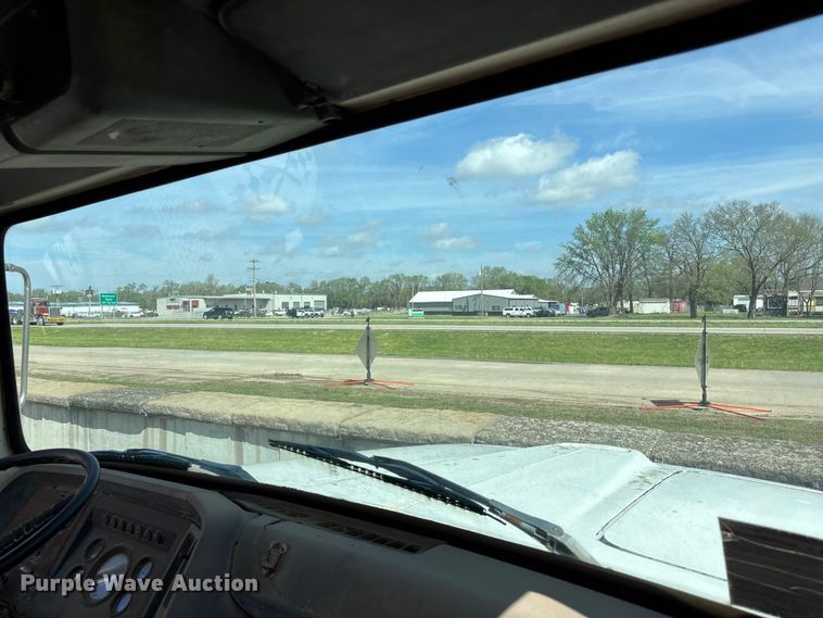 image for item EA4766 1985 Ford LT8000 ready mix truck