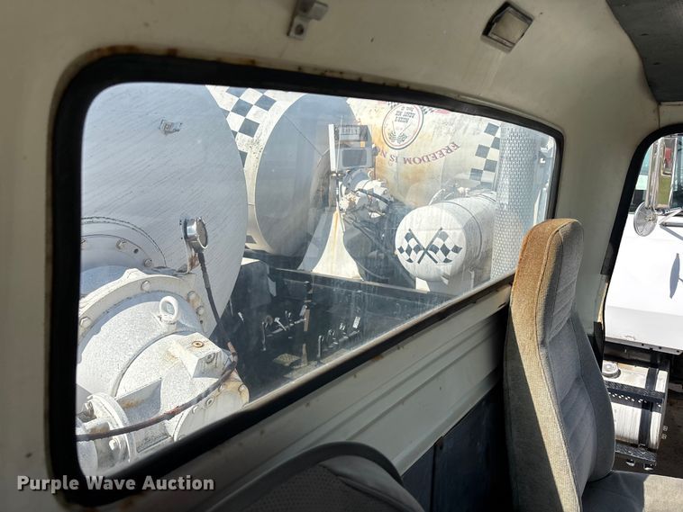 image for item EA4766 1985 Ford LT8000 ready mix truck