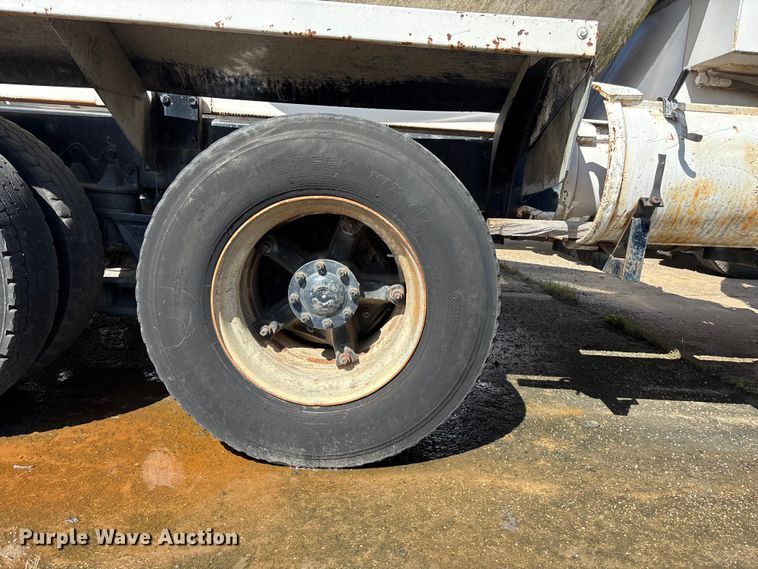 image for item EA4766 1985 Ford LT8000 ready mix truck