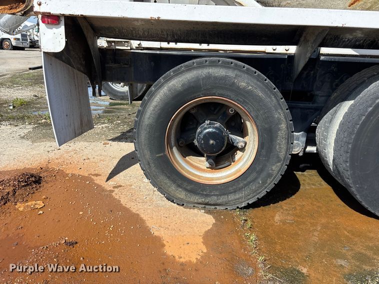 image for item EA4766 1985 Ford LT8000 ready mix truck