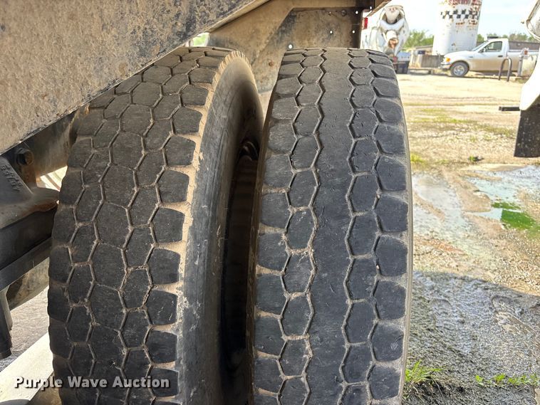 image for item EA4766 1985 Ford LT8000 ready mix truck