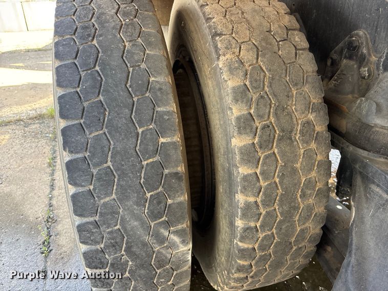 image for item EA4766 1985 Ford LT8000 ready mix truck