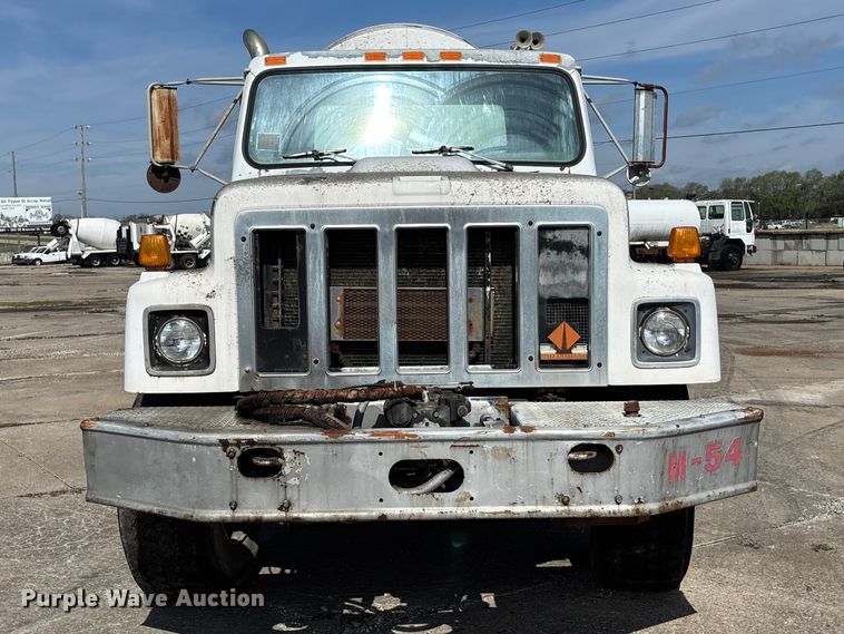 image for item EA4768 1990 International F2574 ready mix truck