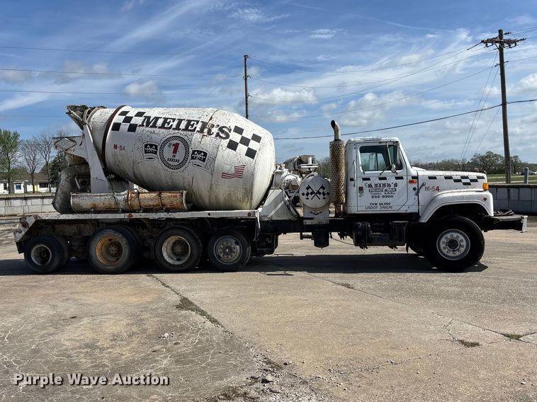 image for item EA4768 1990 International F2574 ready mix truck