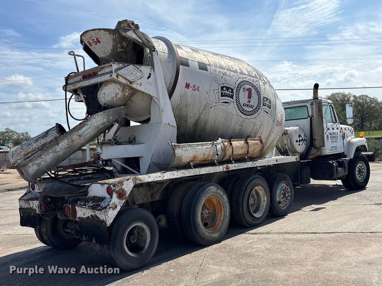 image for item EA4768 1990 International F2574 ready mix truck