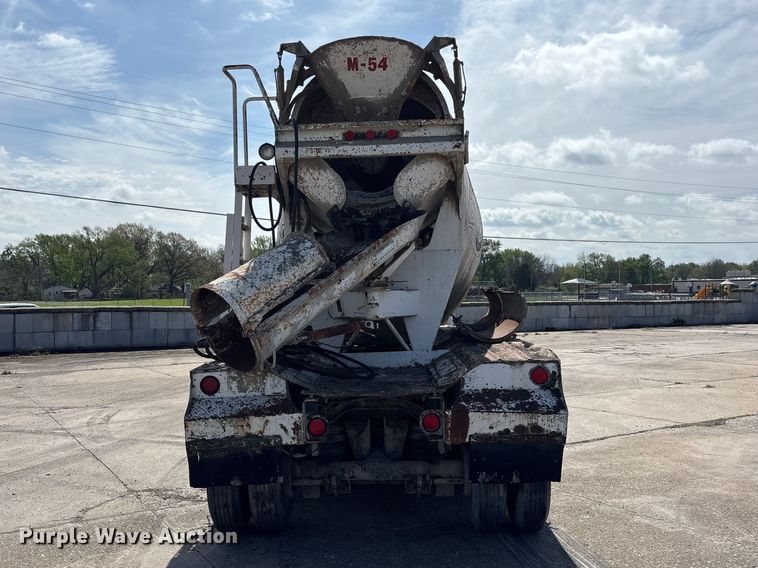 image for item EA4768 1990 International F2574 ready mix truck