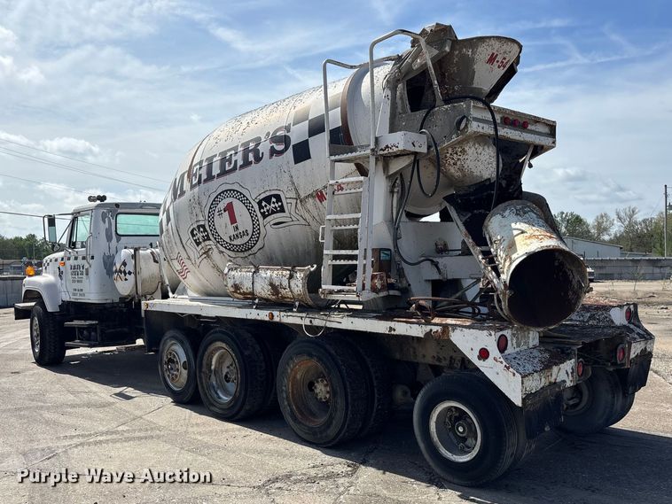 image for item EA4768 1990 International F2574 ready mix truck