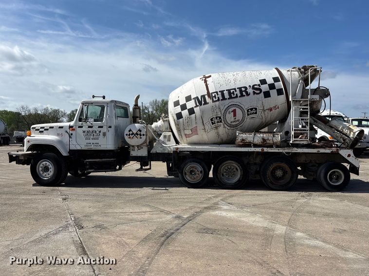image for item EA4768 1990 International F2574 ready mix truck