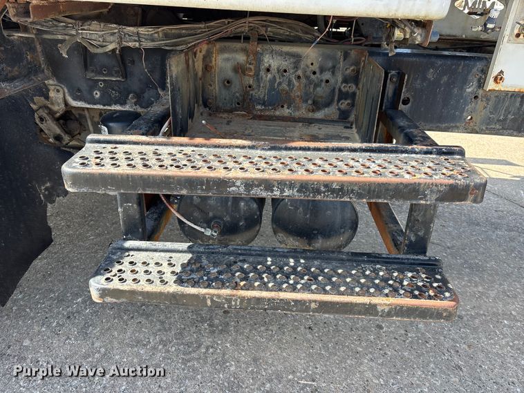 image for item EA4768 1990 International F2574 ready mix truck