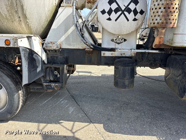 image for item EA4768 1990 International F2574 ready mix truck