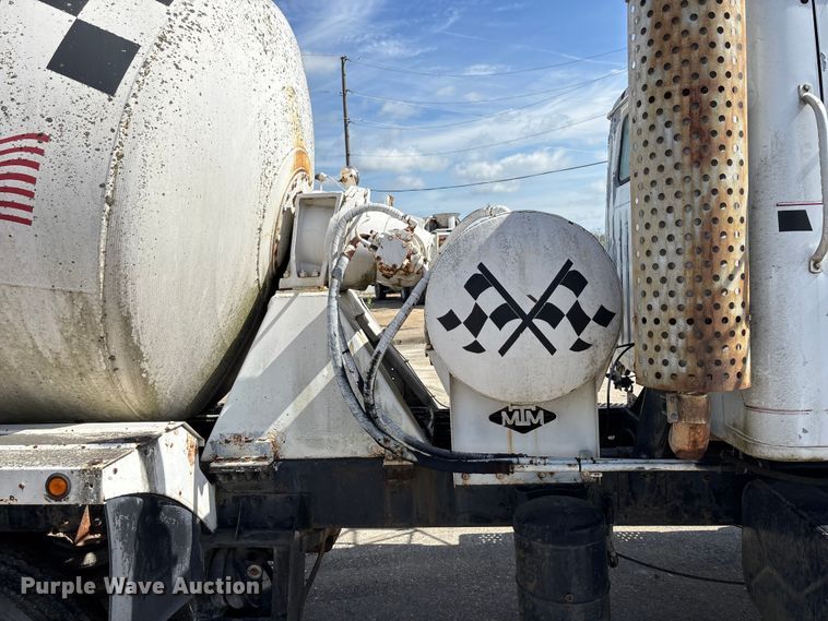 image for item EA4768 1990 International F2574 ready mix truck