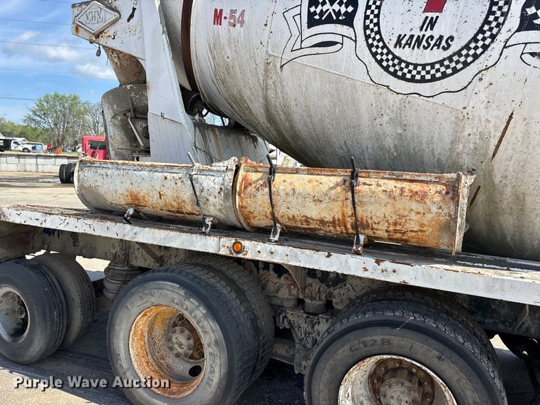 image for item EA4768 1990 International F2574 ready mix truck