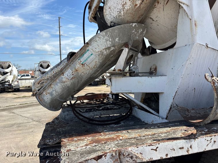 image for item EA4768 1990 International F2574 ready mix truck