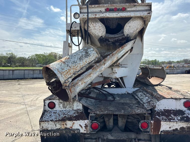 image for item EA4768 1990 International F2574 ready mix truck