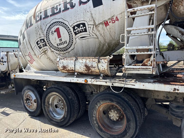 image for item EA4768 1990 International F2574 ready mix truck