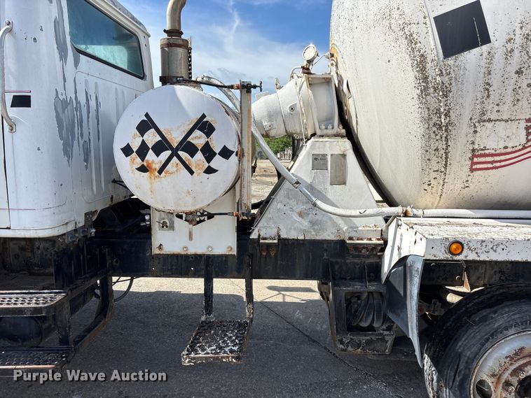 image for item EA4768 1990 International F2574 ready mix truck