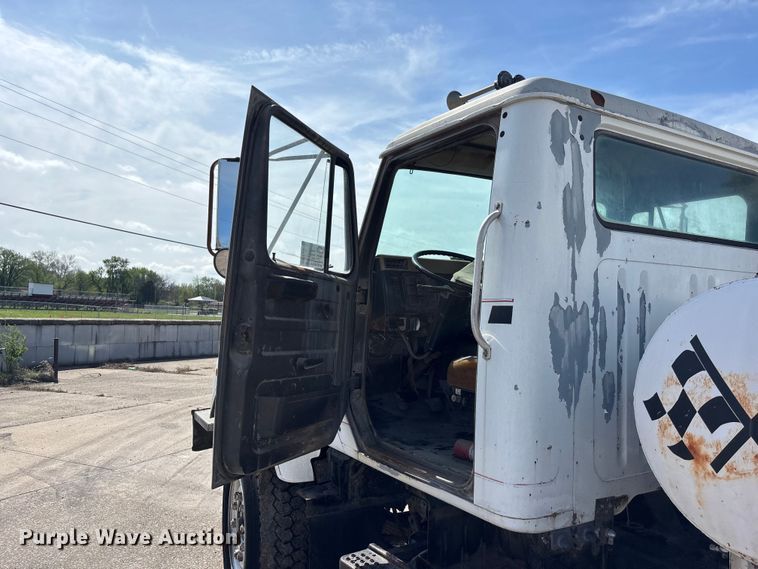 image for item EA4768 1990 International F2574 ready mix truck