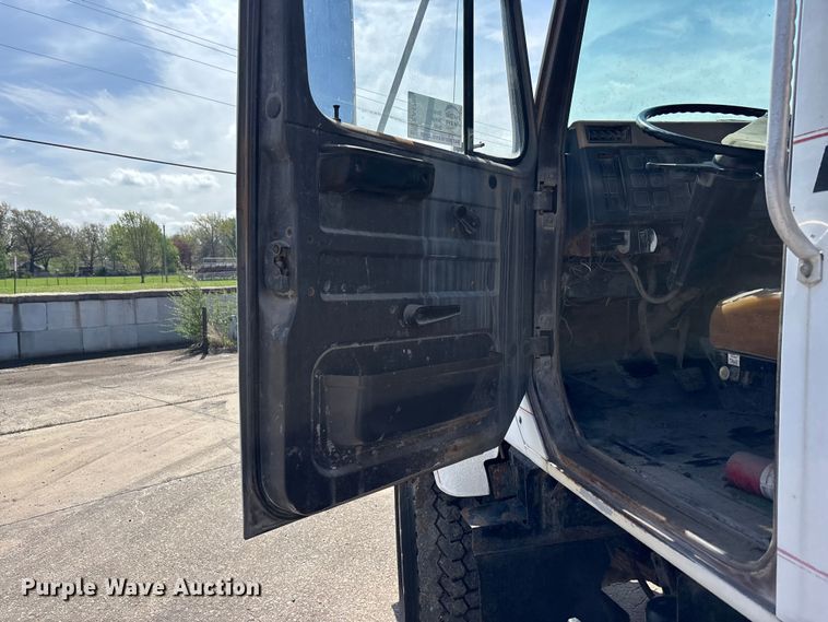 image for item EA4768 1990 International F2574 ready mix truck