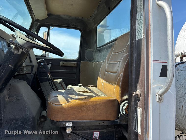 image for item EA4768 1990 International F2574 ready mix truck