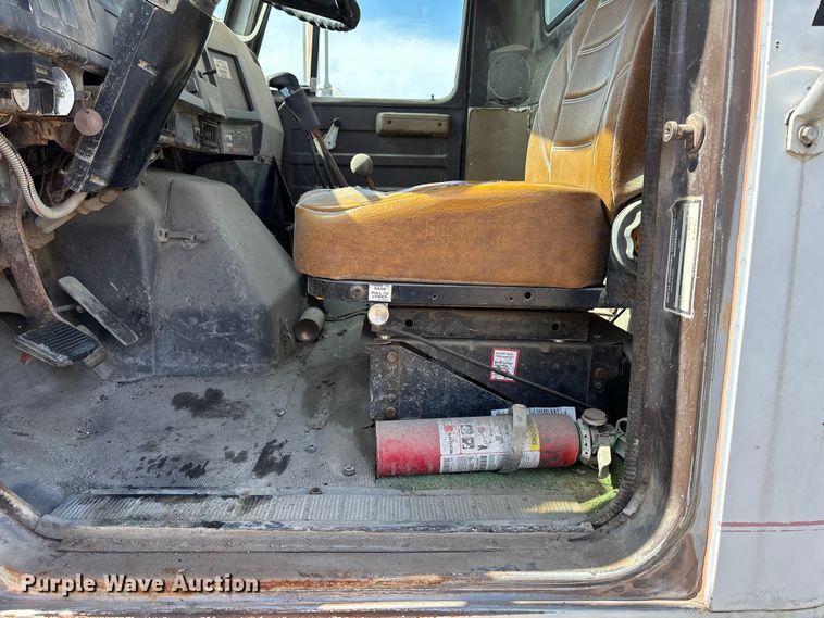 image for item EA4768 1990 International F2574 ready mix truck