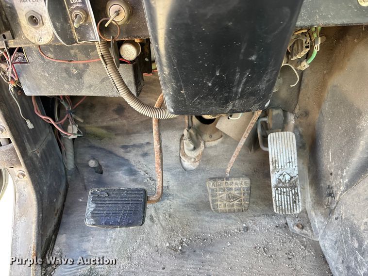 image for item EA4768 1990 International F2574 ready mix truck