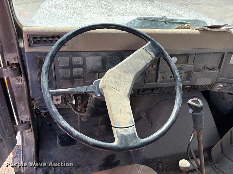 image for item EA4768 1990 International F2574 ready mix truck