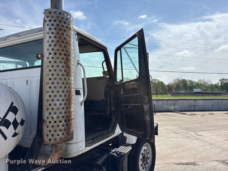 image for item EA4768 1990 International F2574 ready mix truck