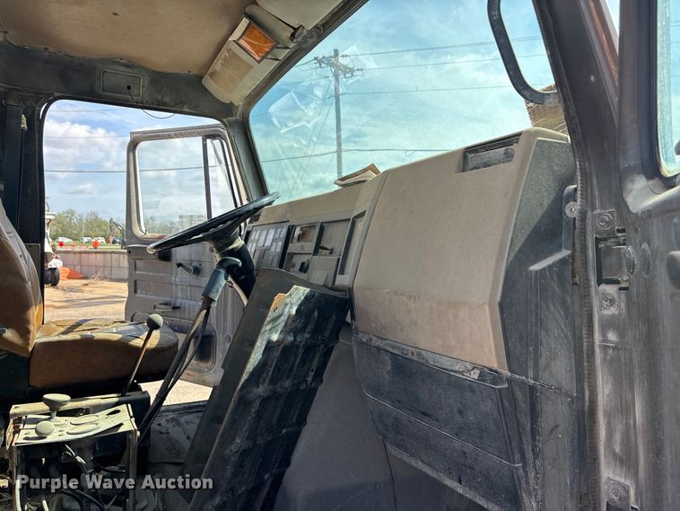 image for item EA4768 1990 International F2574 ready mix truck