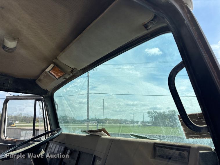 image for item EA4768 1990 International F2574 ready mix truck