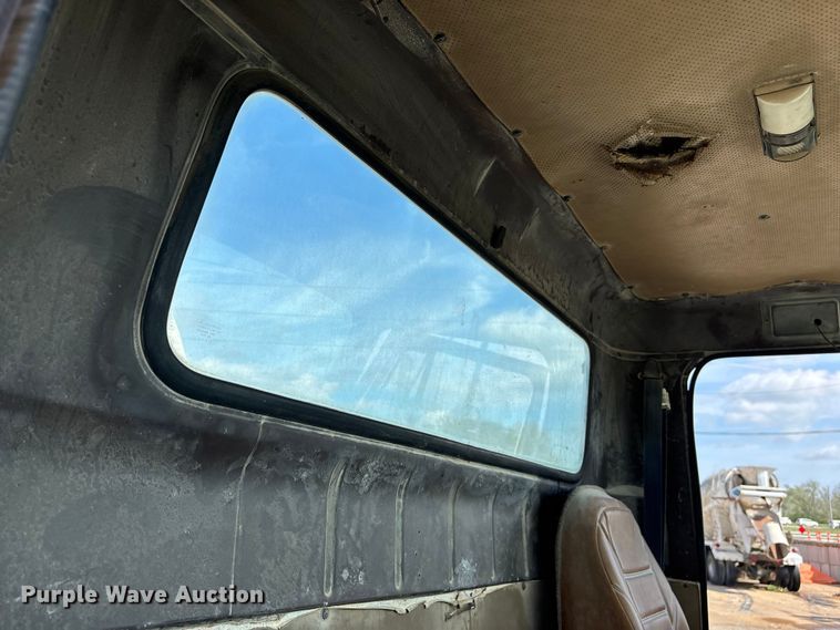 image for item EA4768 1990 International F2574 ready mix truck