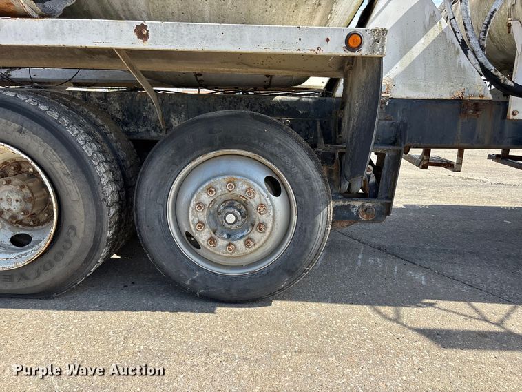 image for item EA4768 1990 International F2574 ready mix truck