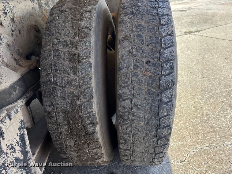 image for item EA4768 1990 International F2574 ready mix truck