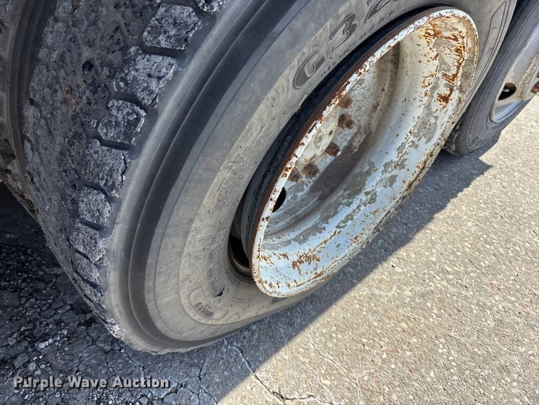 image for item EA4768 1990 International F2574 ready mix truck