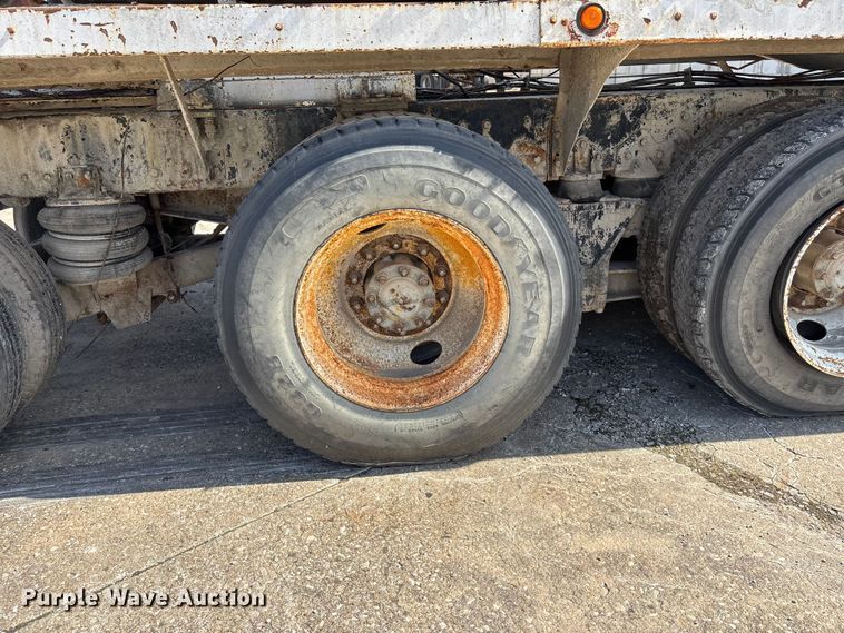 image for item EA4768 1990 International F2574 ready mix truck