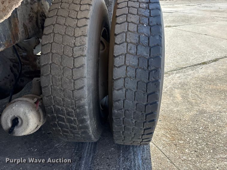 image for item EA4768 1990 International F2574 ready mix truck