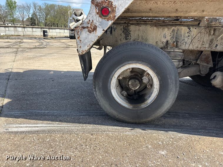 image for item EA4768 1990 International F2574 ready mix truck