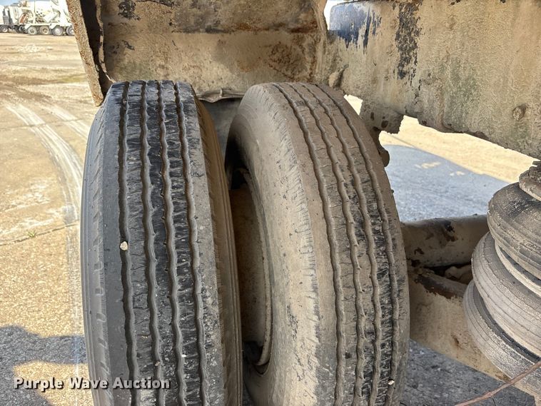 image for item EA4768 1990 International F2574 ready mix truck