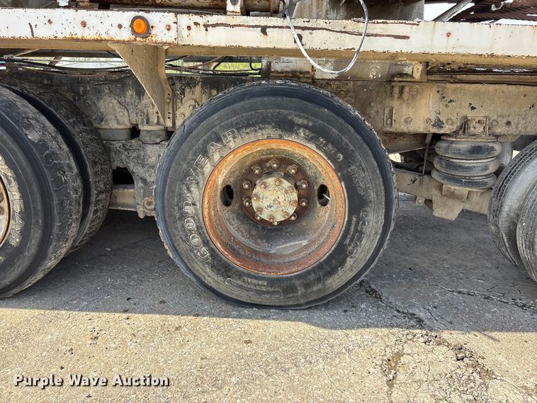 image for item EA4768 1990 International F2574 ready mix truck