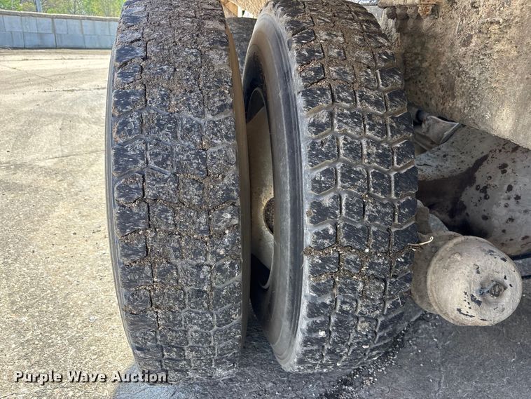 image for item EA4768 1990 International F2574 ready mix truck