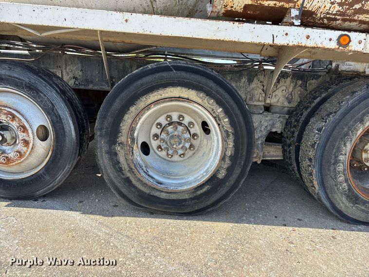 image for item EA4768 1990 International F2574 ready mix truck