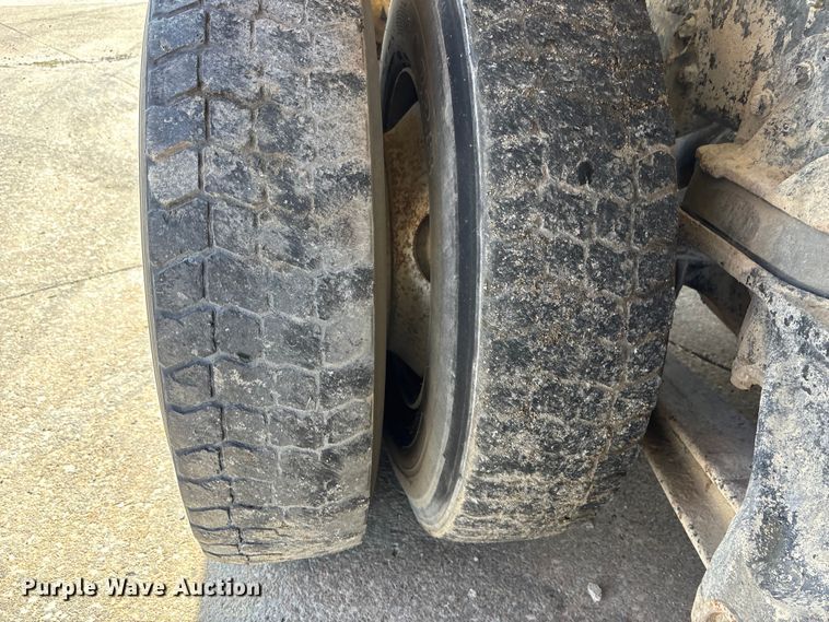 image for item EA4768 1990 International F2574 ready mix truck