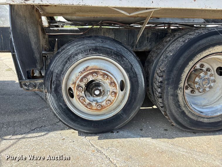 image for item EA4768 1990 International F2574 ready mix truck